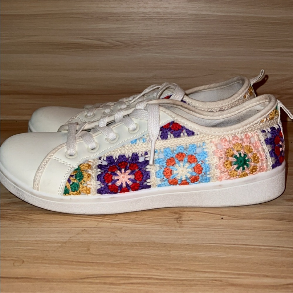 Dirty Laundry Sneakers Womens 7 Crochet Granny Squares  Boho Festival